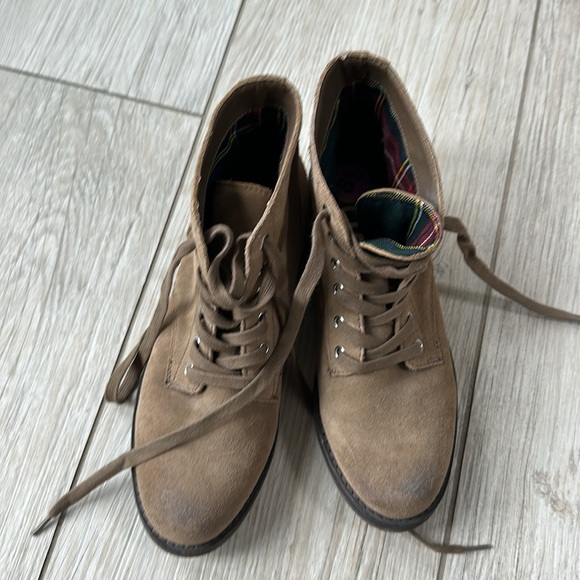 Sam Edelman tan suede ankle boots. - Picture 5 of 5